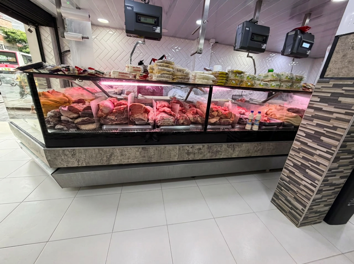 Vitrina de carnes del punto físico de Carnes La Catedral